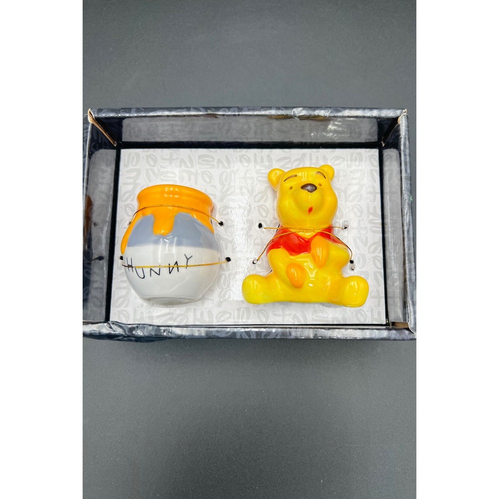Disney Winnie the Pooh and Hunny Pot Salt and Pepper Shakers Set Ceramic 4014049